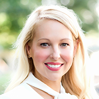 Traci Headshot